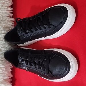 UGG Alameda Women's Sneakers